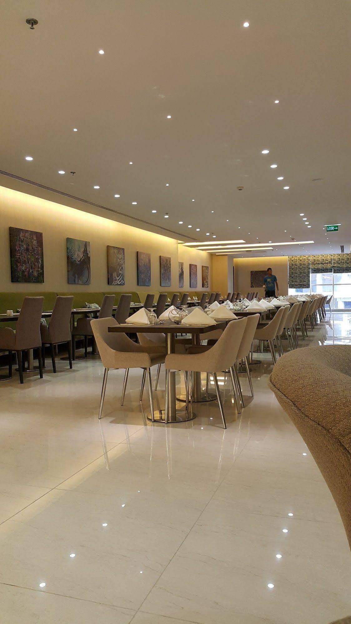 M Hotel Makkah By Millennium Mekka Eksteriør billede The hotel's restaurant