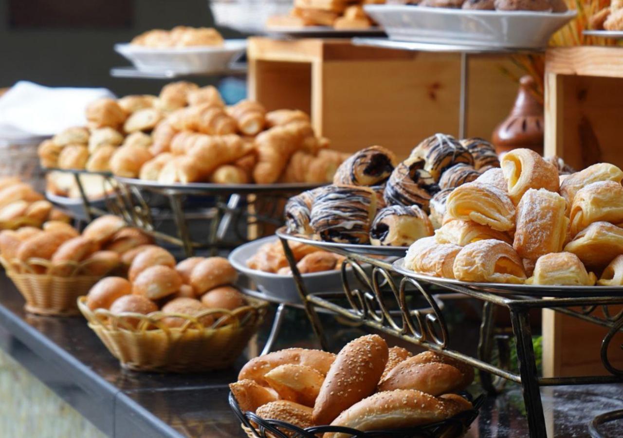 M Hotel Makkah By Millennium Mekka Eksteriør billede Various types of bread