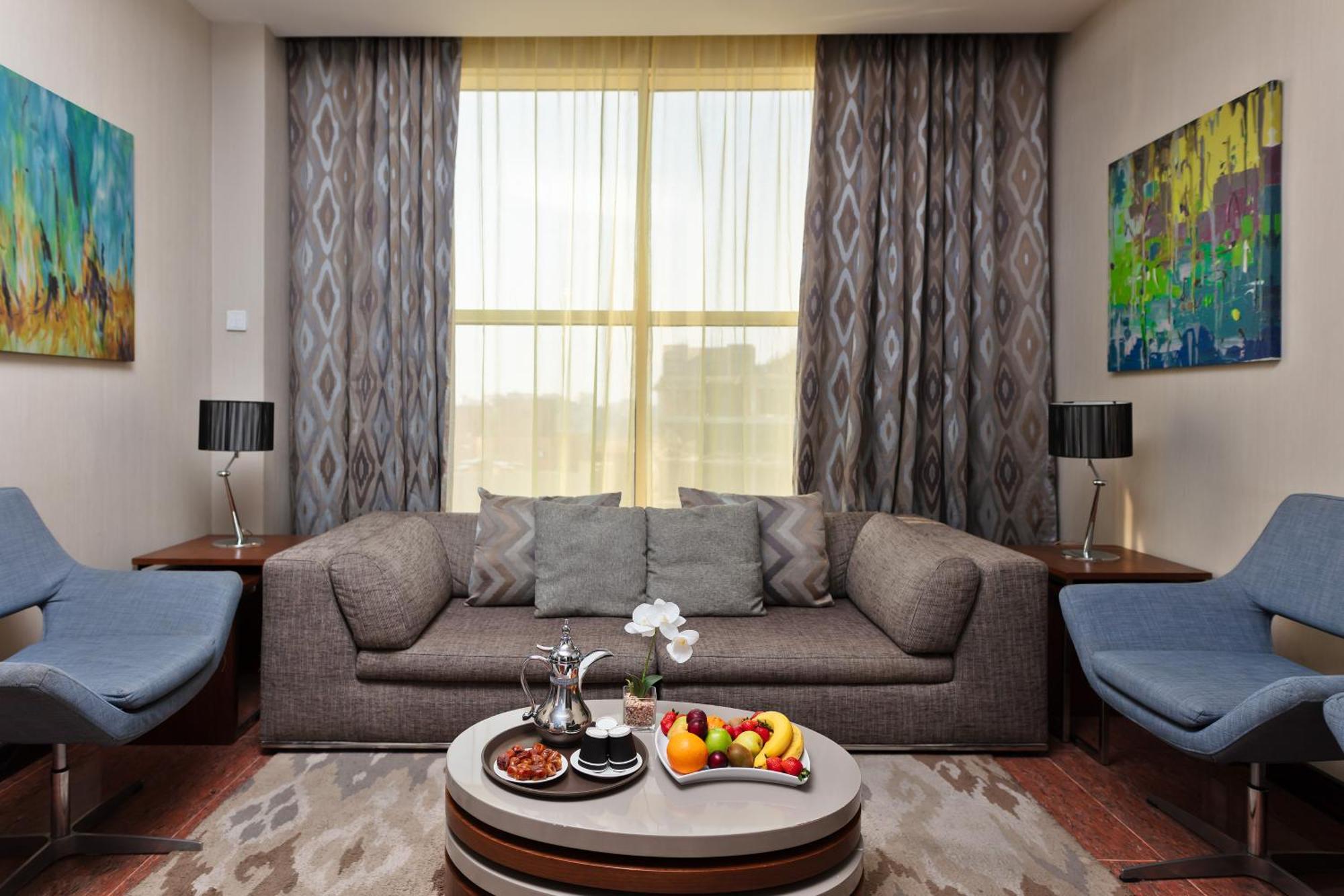 M Hotel Makkah By Millennium Mekka Eksteriør billede A living room in a hotel