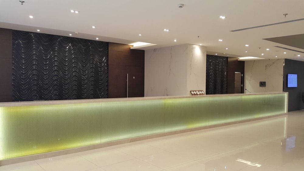 M Hotel Makkah By Millennium Mekka Eksteriør billede Reception desk