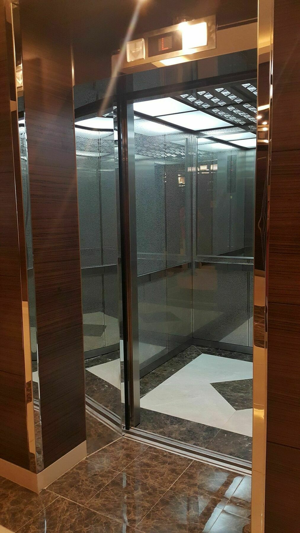 M Hotel Makkah By Millennium Mekka Eksteriør billede A lift cabin